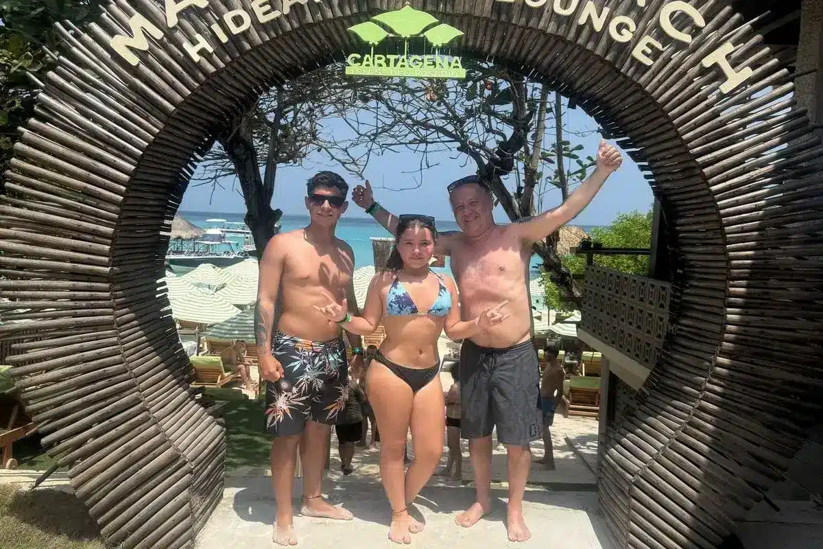 Mantas Beach Club - Image 18