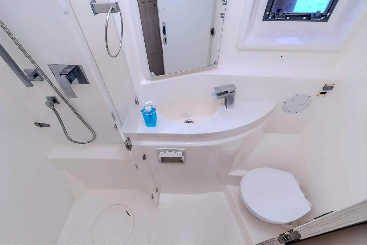 Catamarán Avalon One - Image 17