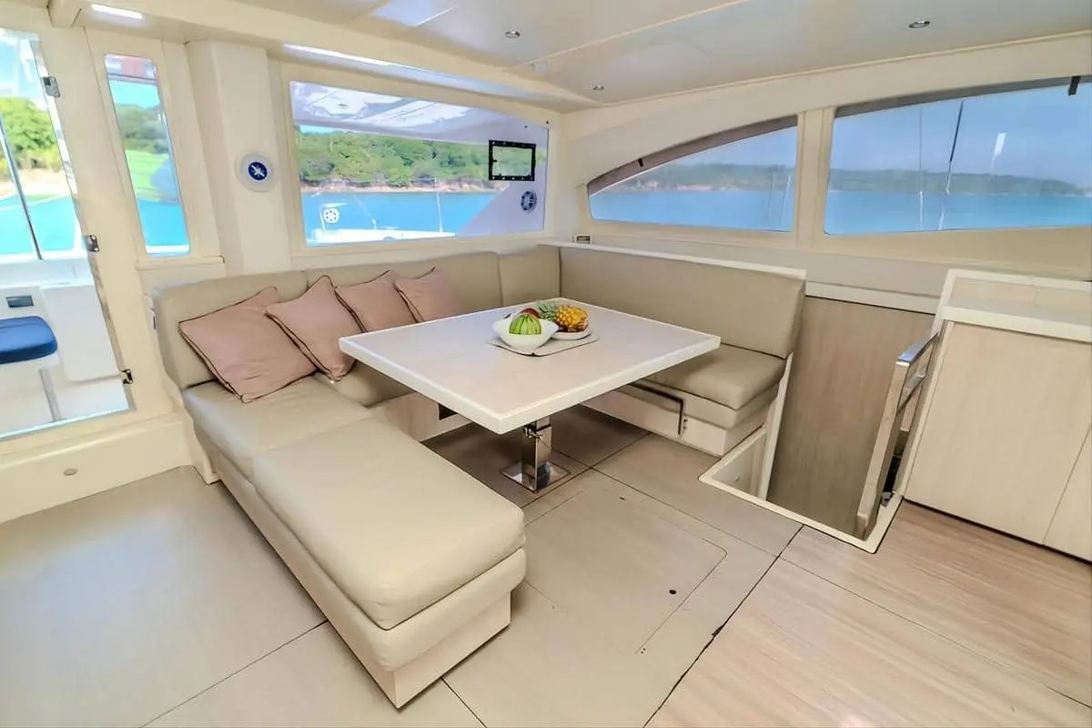 Catamarán Avalon One - Image 12
