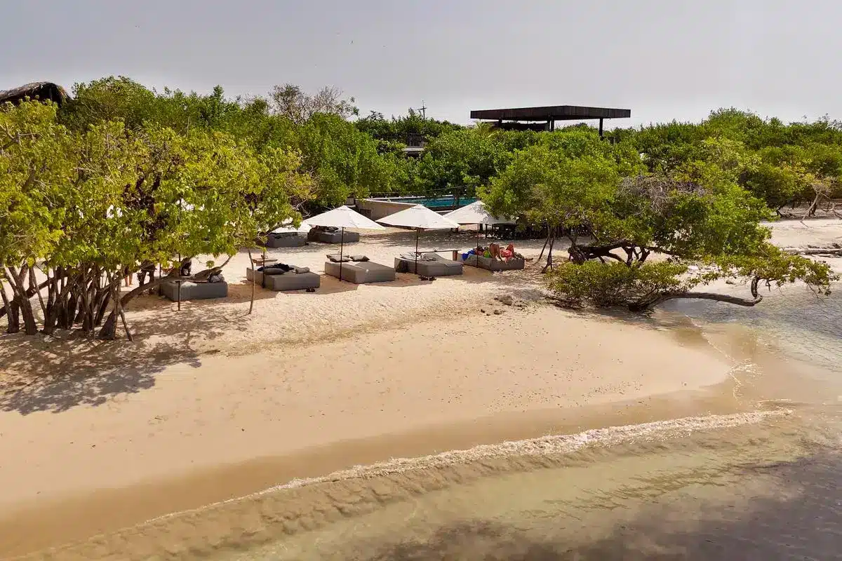 Sabai Beach Club - Image 8