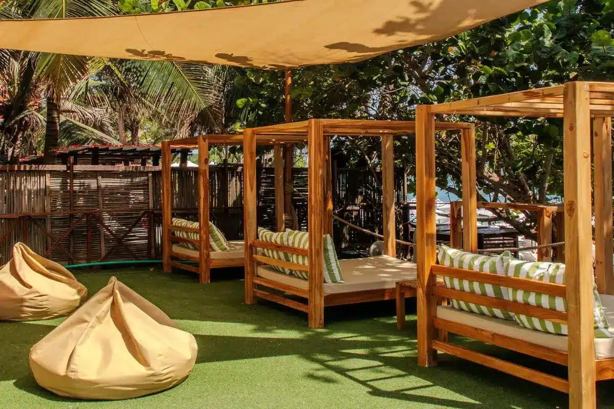 Mantas Beach Club - Image 2