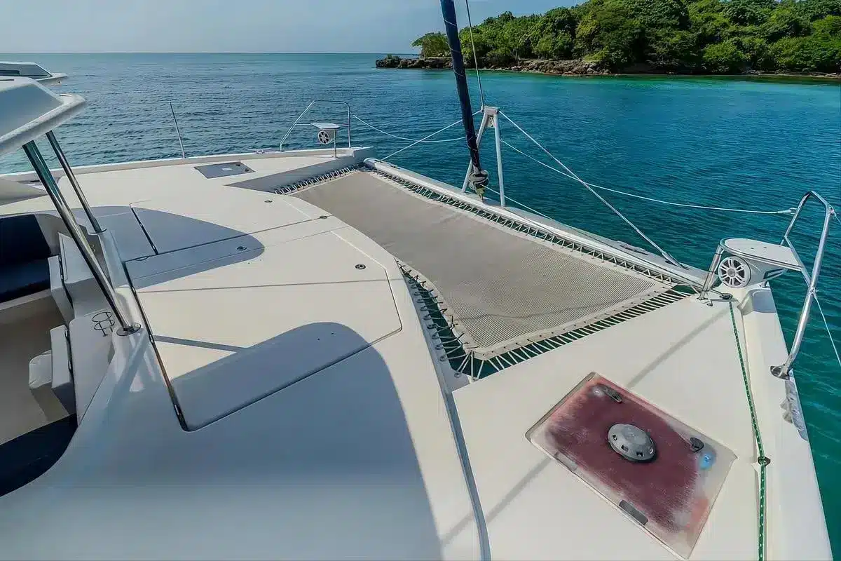 Catamarán Avalon One - Image 4