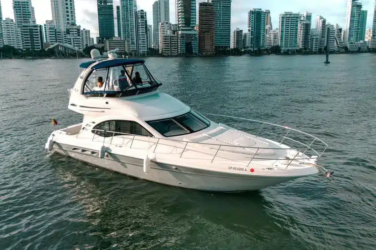 Alquiler de yate Chanul en Cartagena vista frontal